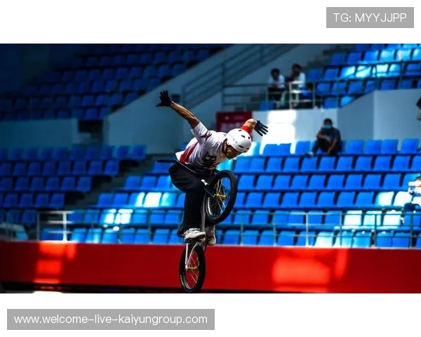 BMX小轮车选手适应新器材，训练节奏更为流畅